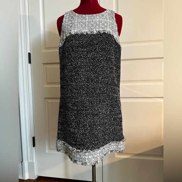 CHANEL WOVEN SLEEVELESS SHEETH DRESS - Picture 3 of 9